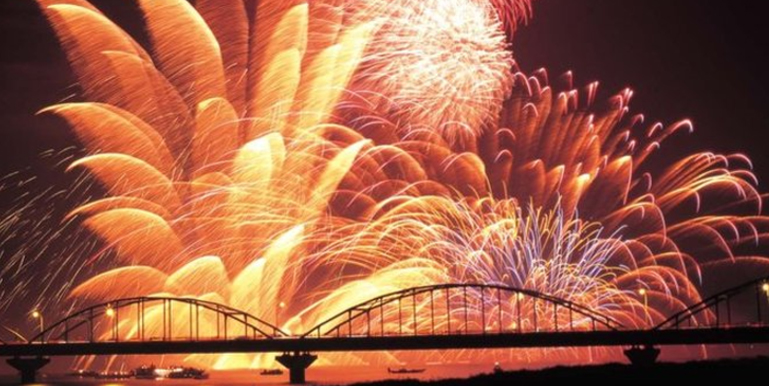 全国尺玉コンクールも同時開催 8 1 火 に利根川河畔で開催される 第121回 水郷おみがわ花火大会 について 香取市 モノログ千葉